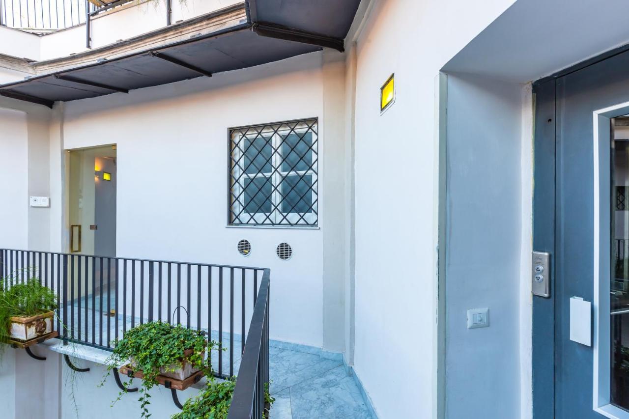 Dimora Doria D'Angri Bed and Breakfast Νάπολη Εξωτερικό φωτογραφία